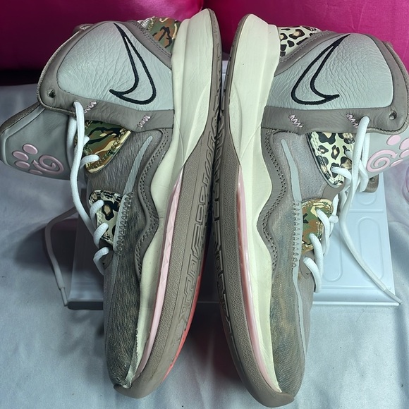 (B)‎ Nike Kyrie Infinity Leopard Print Basketball Shoes Iron Ore Light W, Size 9 - Picture 13 of 16